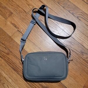 Lululemon Crossbody Camera Bag 2L Double Zip Grey Sage